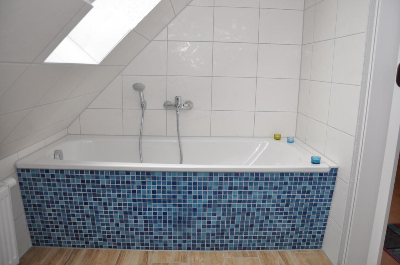 Ferienhaus Mueritzzauber / 1 Zimmer Dachgeschoss-Appartement Röbel エクステリア 写真